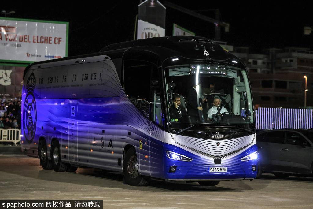 埃尔切对阵吉罗纳：西甲激战，实时更新与精彩瞬间